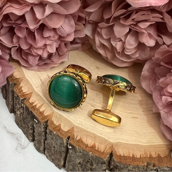 Elegant Round Emerald Green Chrysoprase Gold Cufflinks - Picture 9 of 16